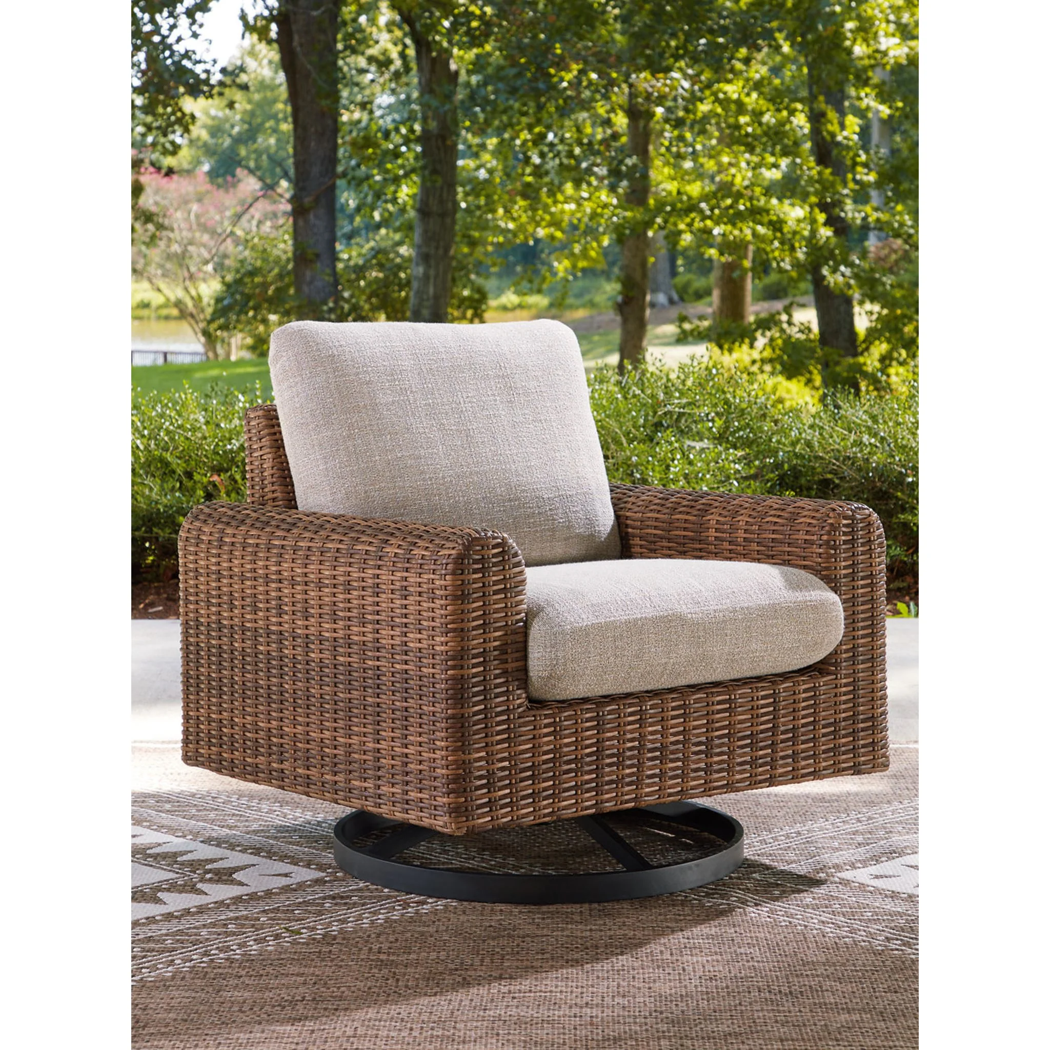 Angel Island Outdoor Swivel Lounge Chair with Cushion - Image 3