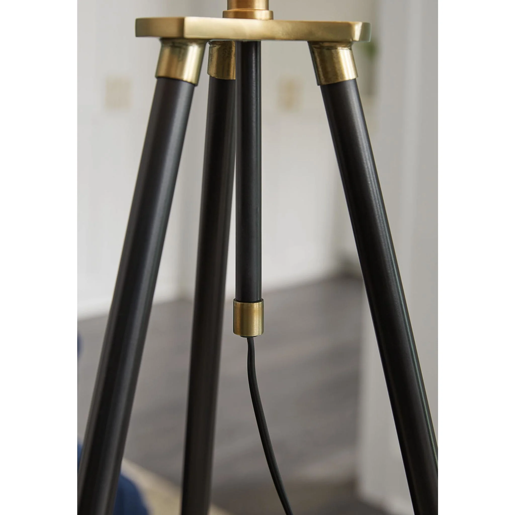 Cashner Floor Lamp - Image 23