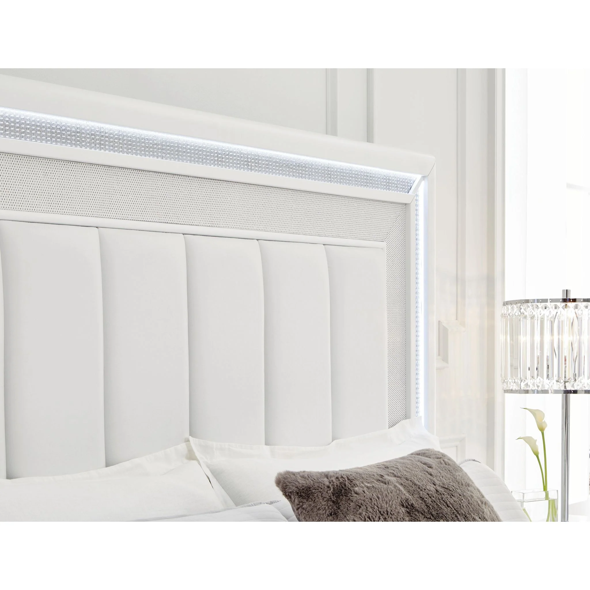 Chalanna Storage Bed - Image 38
