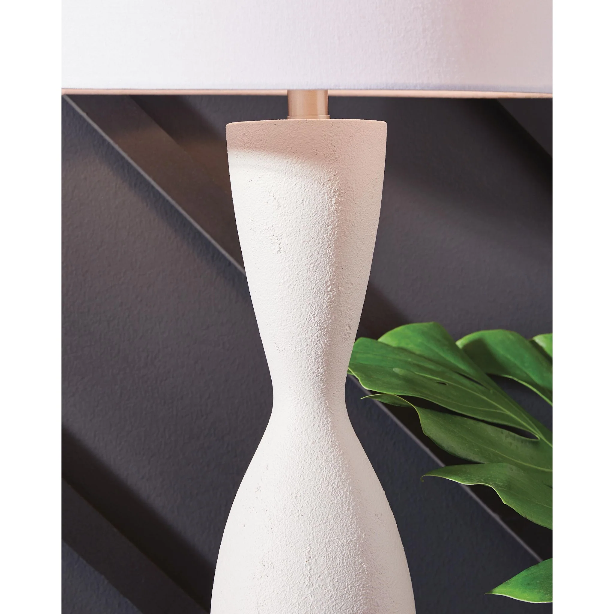 Davinford Table Lamp - Image 3