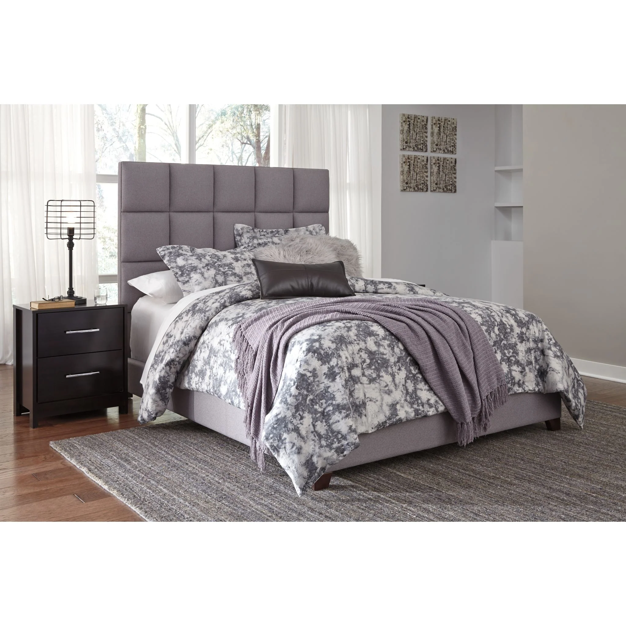 Dolante Upholstered Bed - Image 4