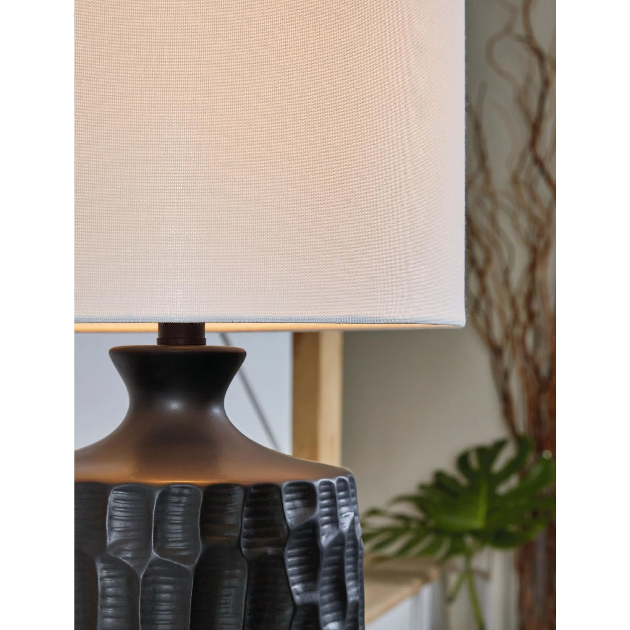 Ellisley Table Lamp - Image 3