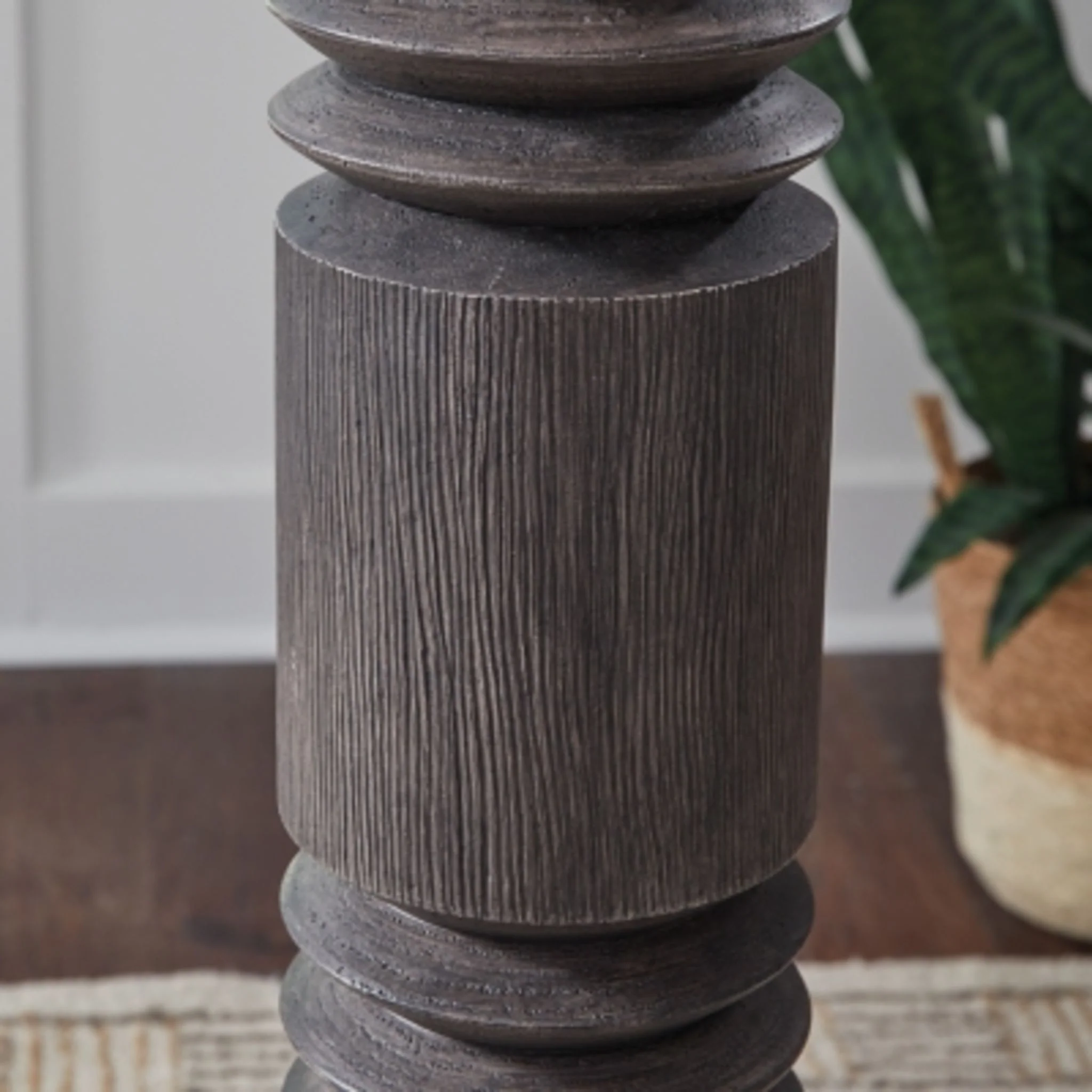 Fainwell Floor Lamp - Image 9