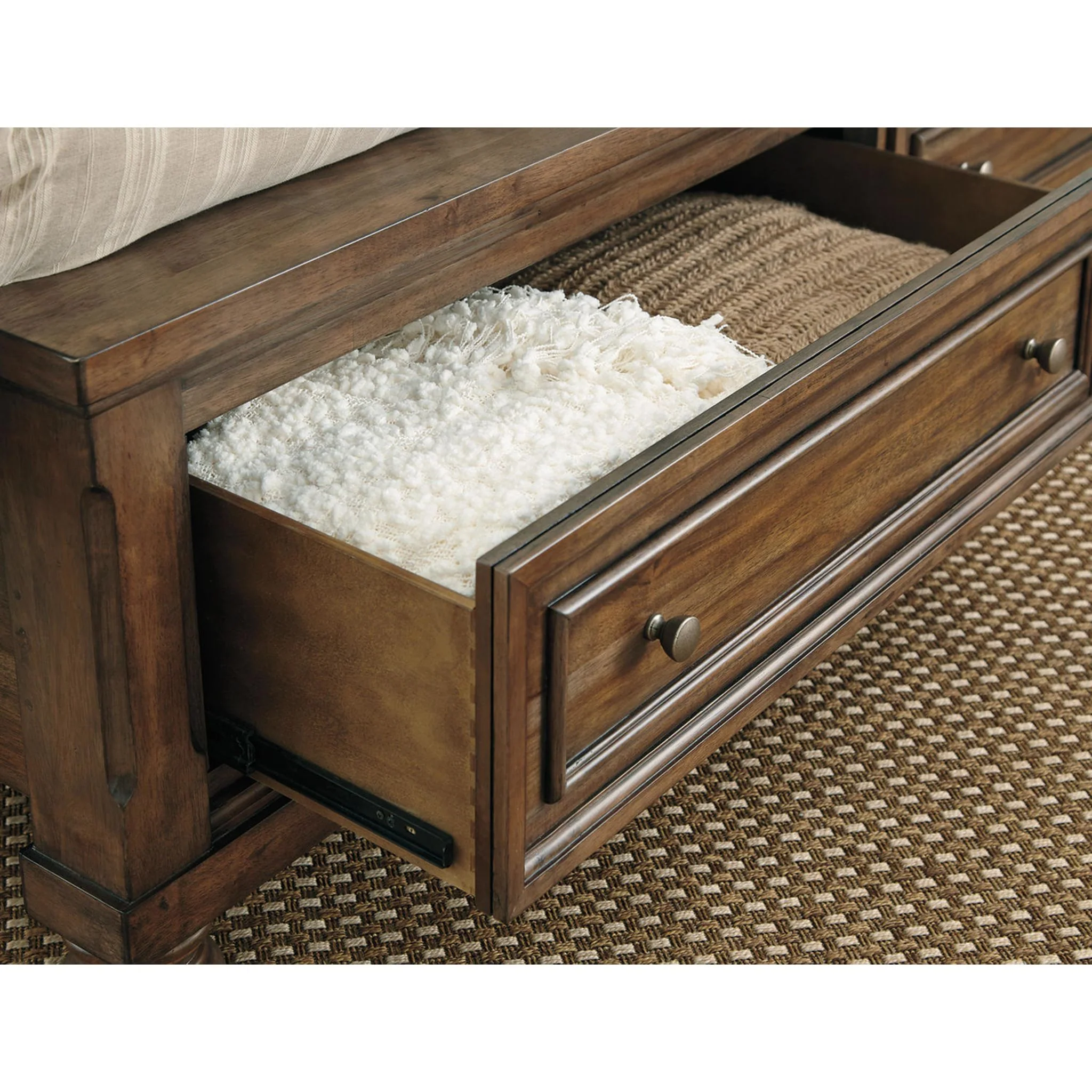 Flynnter 5 Piece Panel Bedroom - Image 33