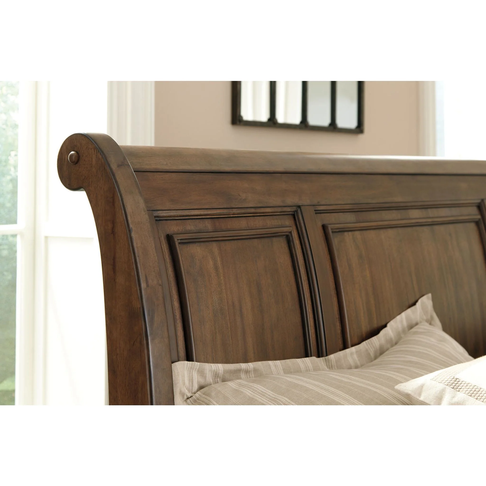 Flynnter 5 Piece Sleigh Bedroom - Image 19