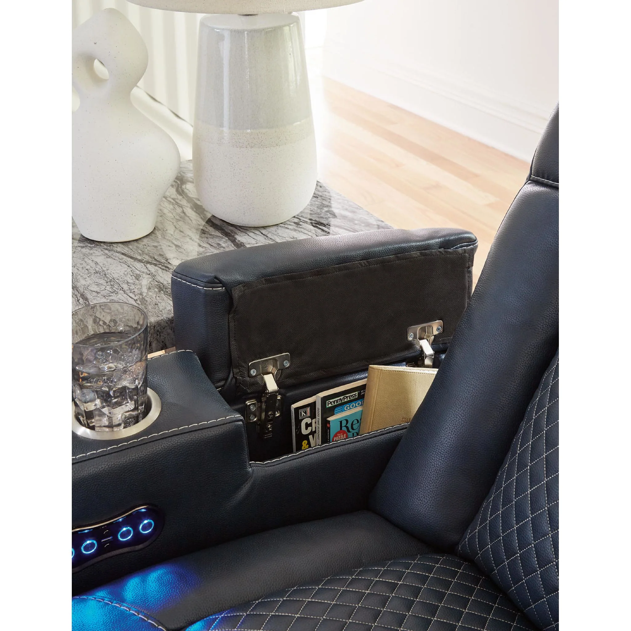 Fyne-Dyme Power Recliner - Image 11