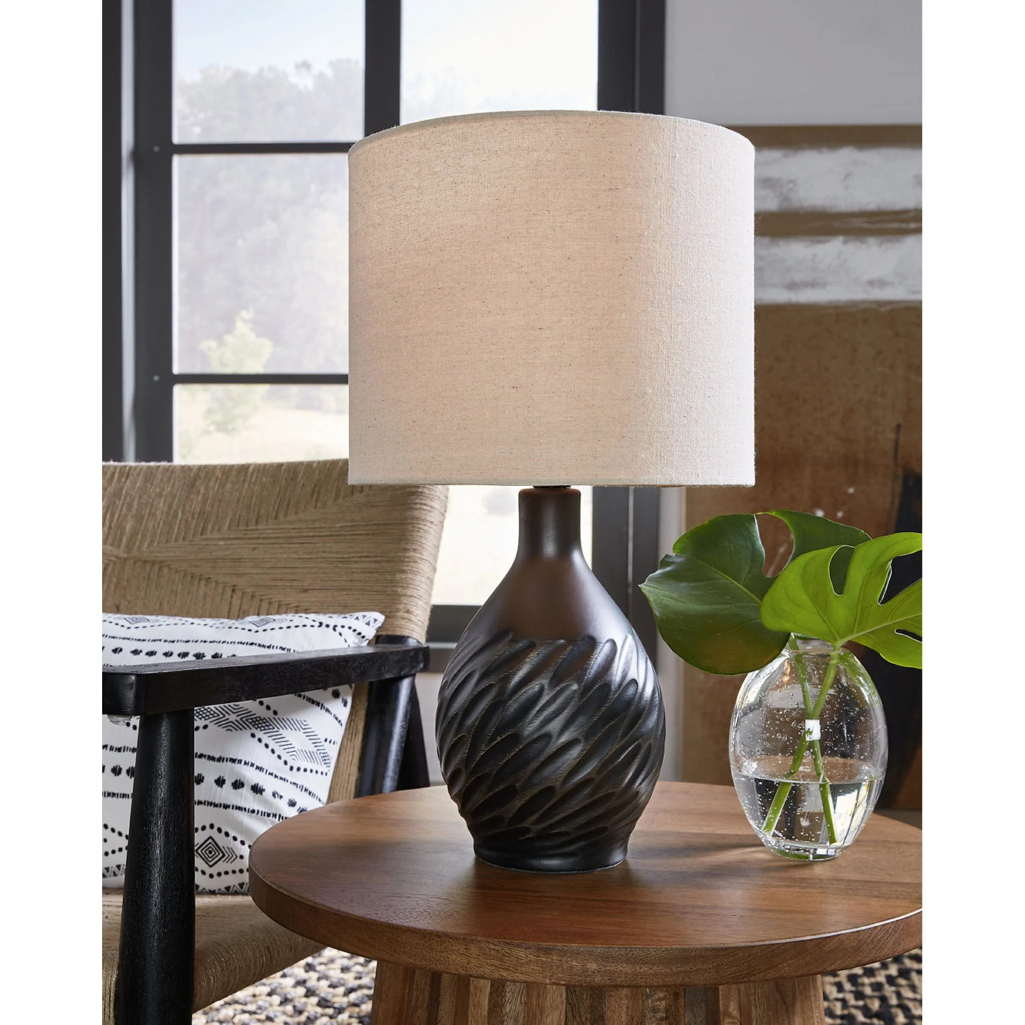 Garinton Table Lamp - Image 4
