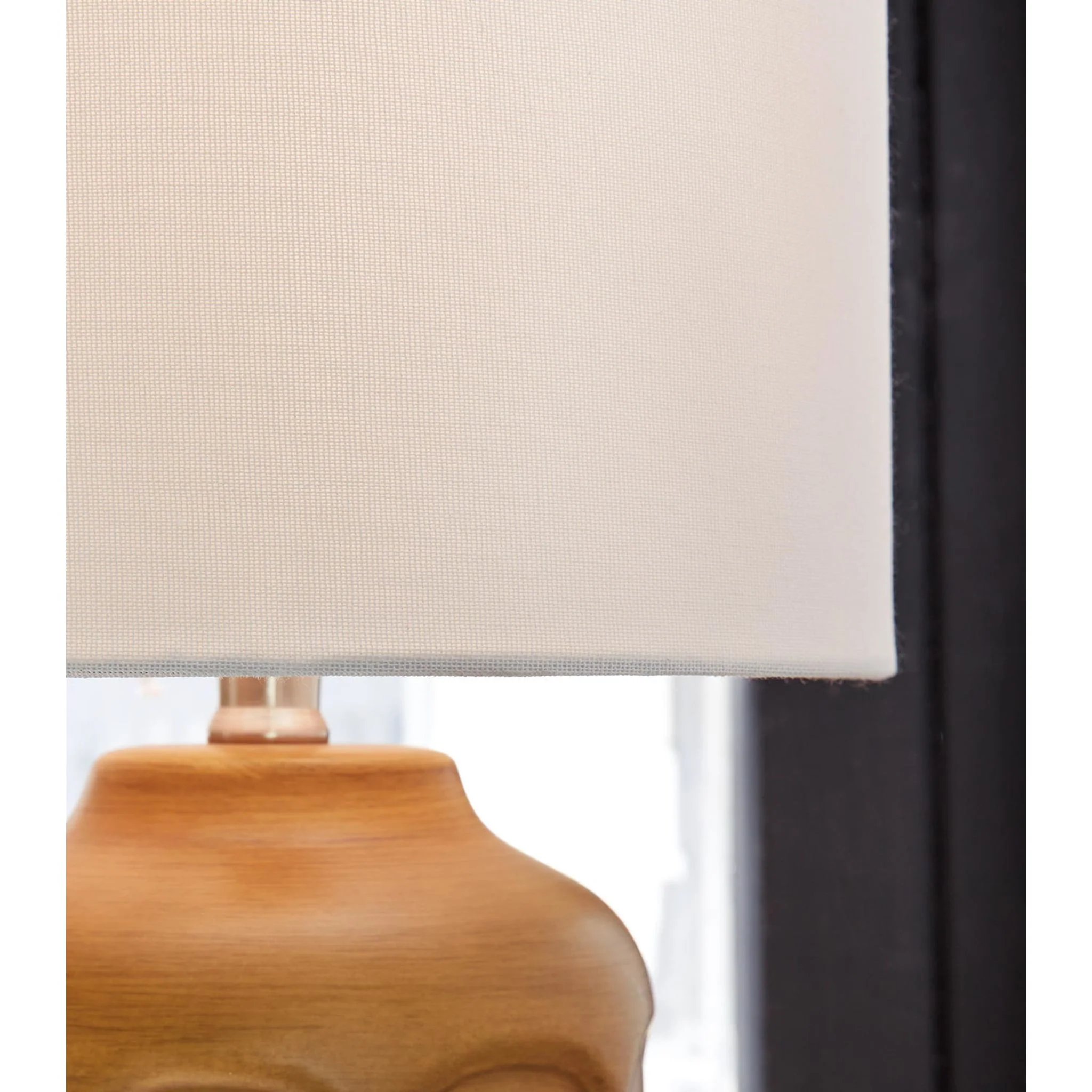 Gierburg Table Lamp - Image 12