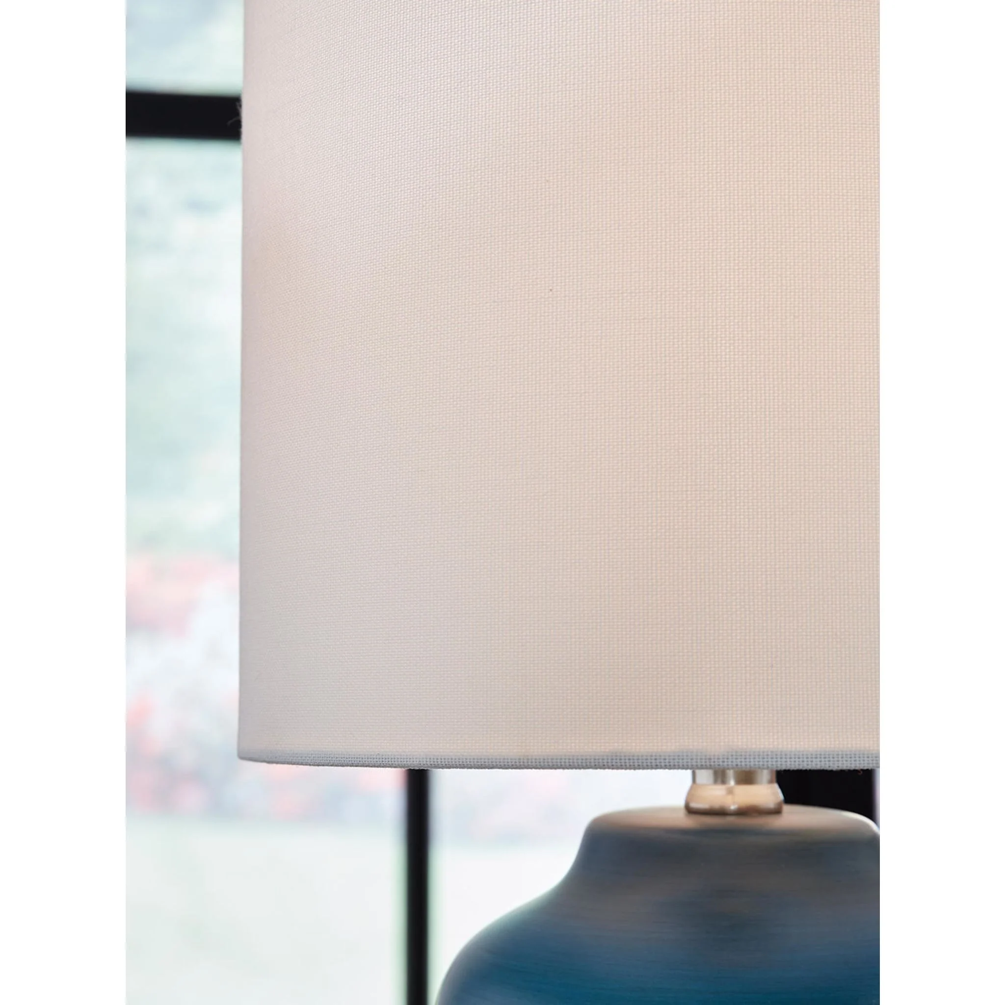 Gierburg Table Lamp - Image 12