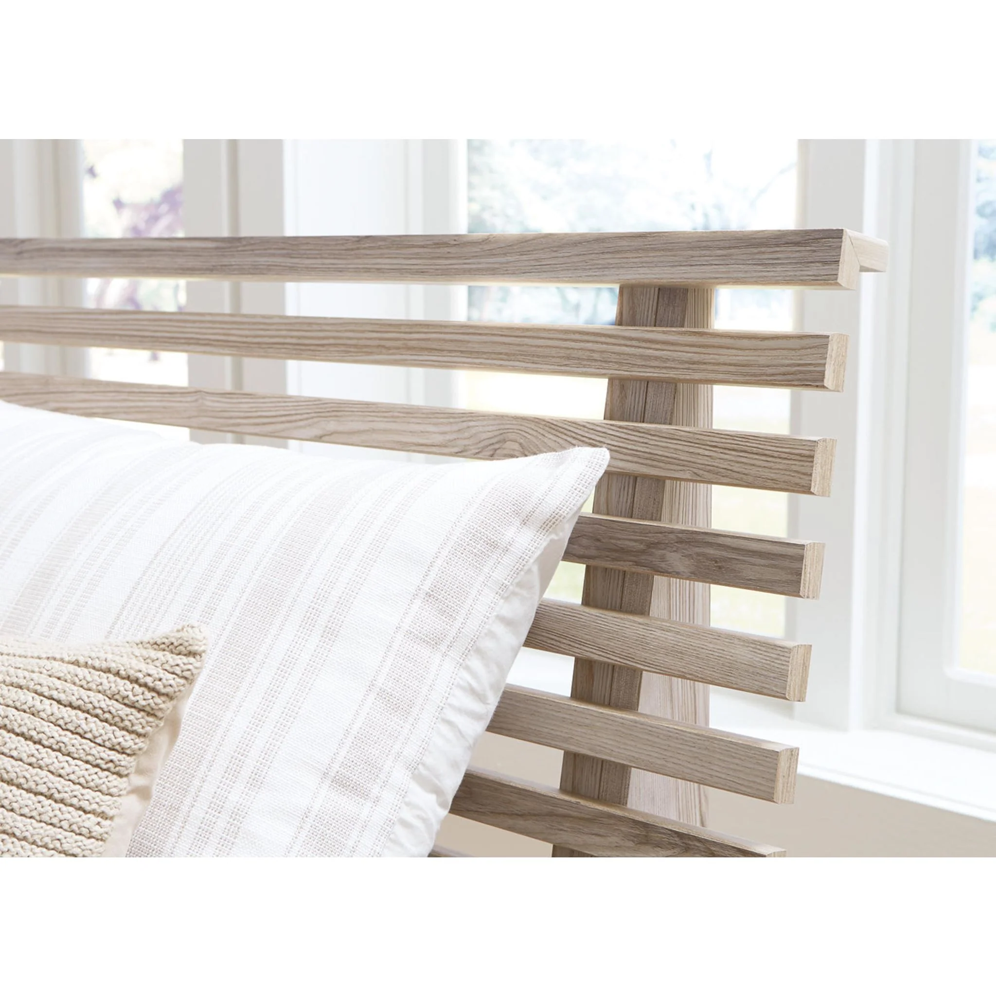 Hasbrick Queen Slat Headboard - Image 5