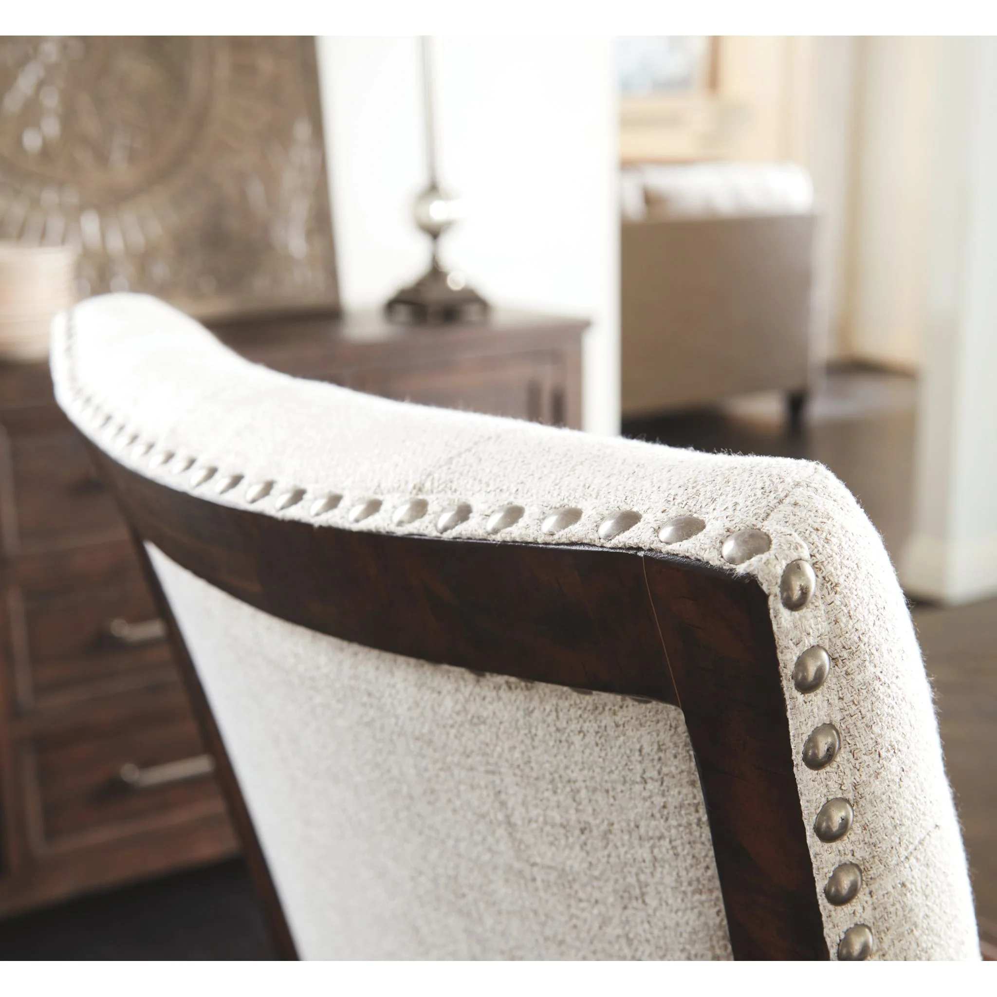 Hillcott-Exclusive Arm Chair - Image 10