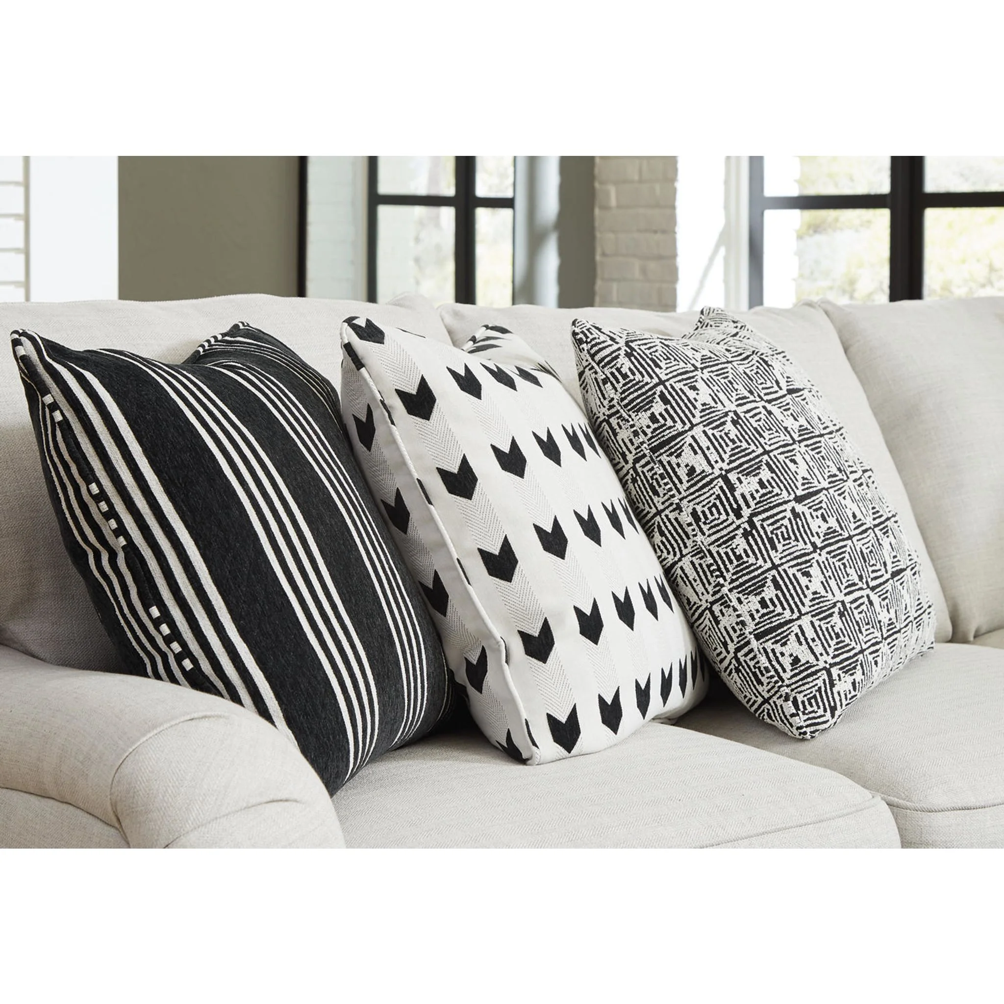 Huntsworth 2 Piece Sectional with Chaise - Image 8