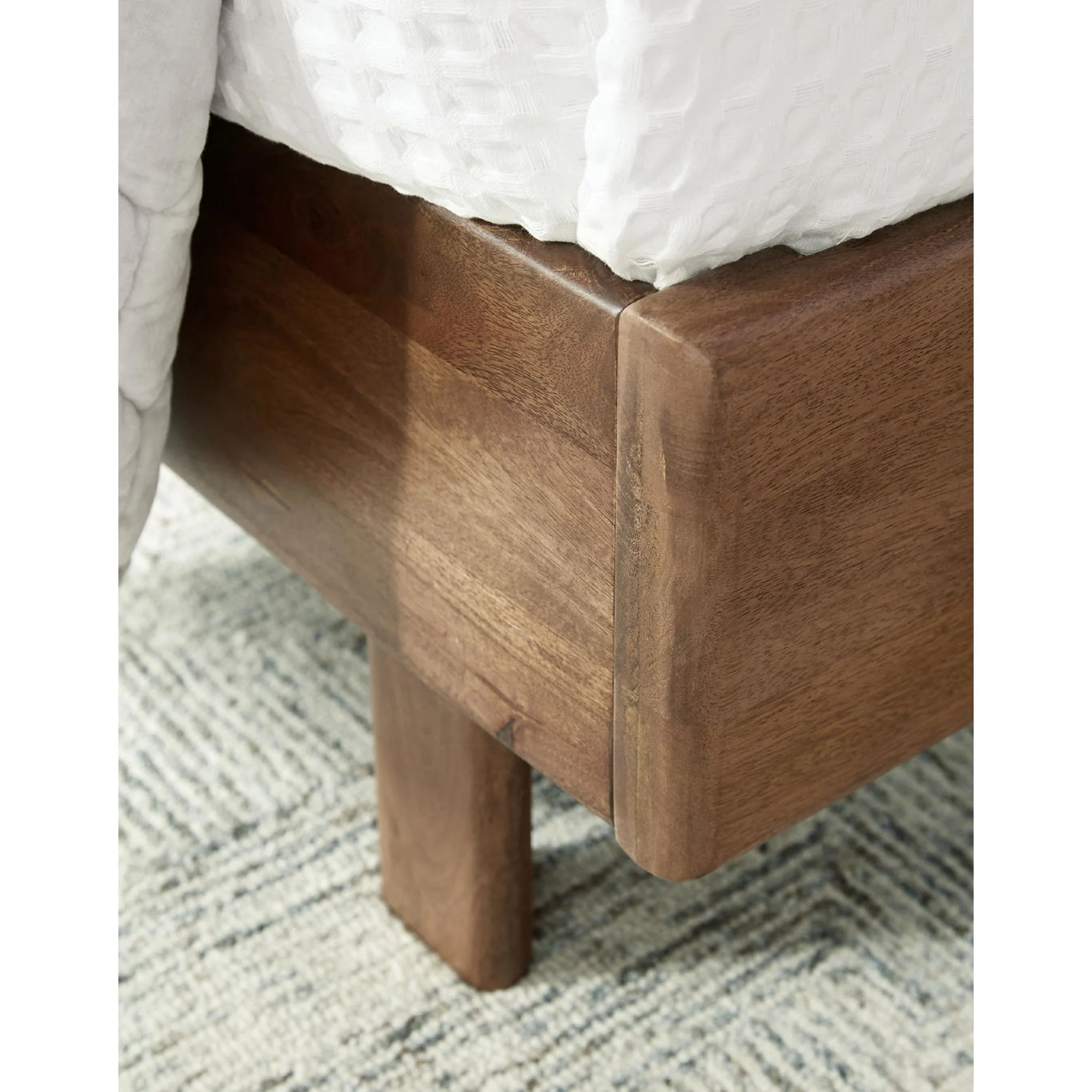 Isanti-Exclusive Platform Bed - Image 20