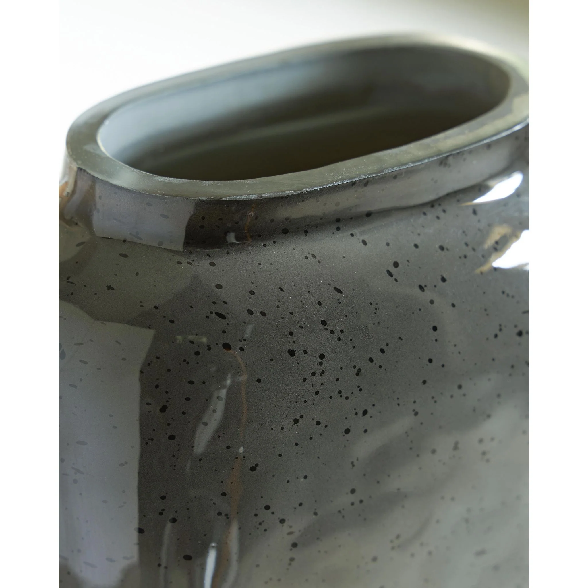 Kierlain Vase - Image 6