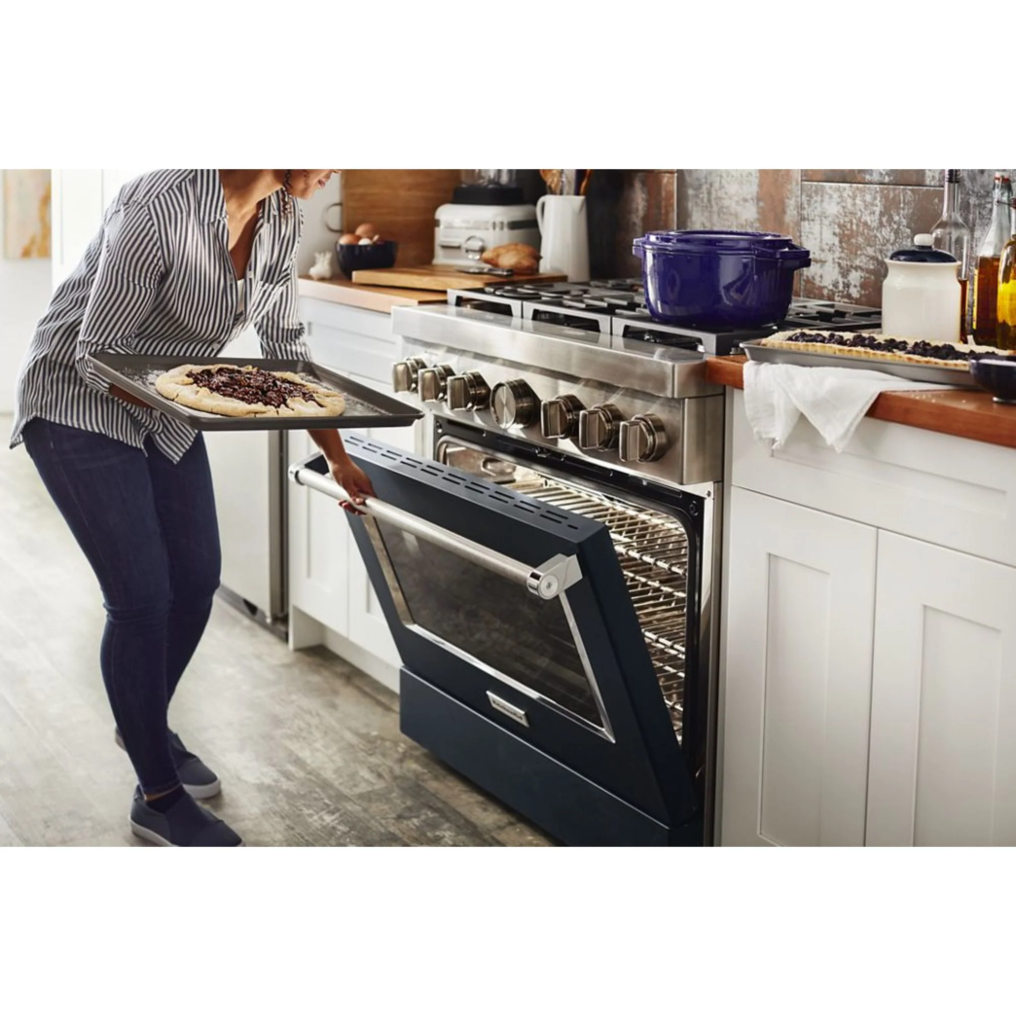 KitchenAid 36'' Smart Commercial-Style Dual Fuel Range with 6 Burners - Yellow Pepper (KFDC506JYP) - Image 47