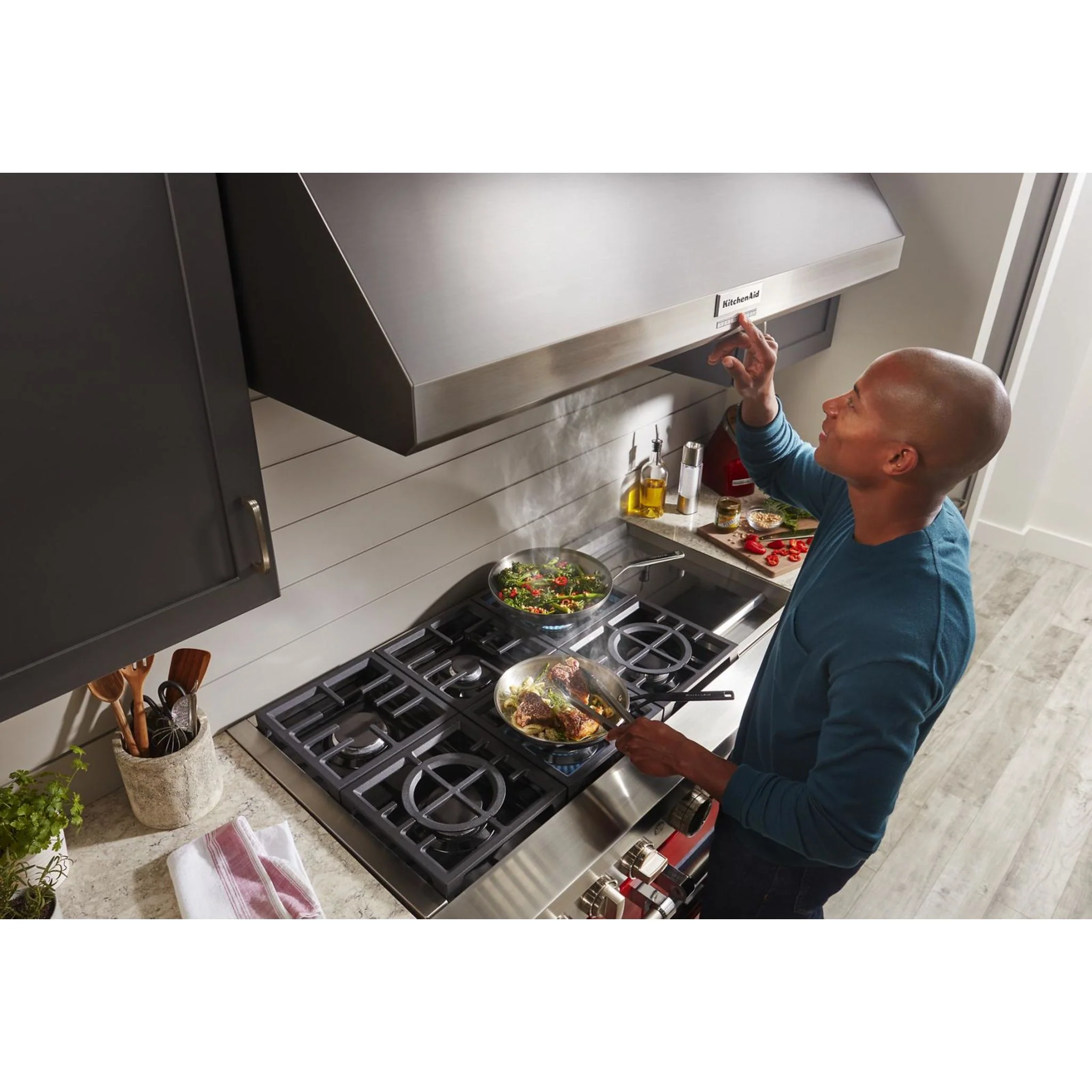 KitchenAid 48'' Smart Commercial-Style Dual Fuel Range with Griddle - Passion Red (KFDC558JPA) - Image 61