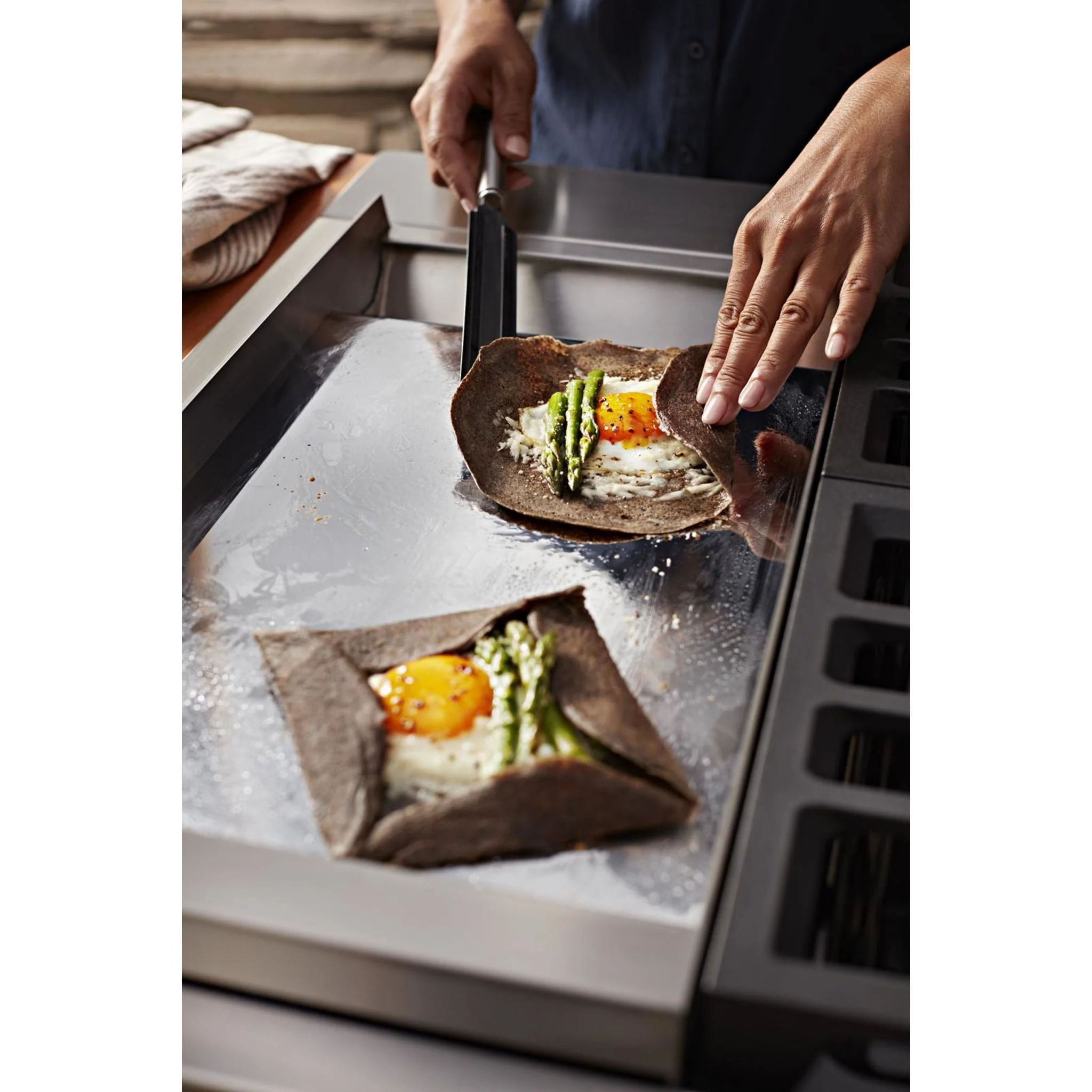 KitchenAid  48'' Smart Commercial-Style Dual Fuel Range with Griddle - Yellow Pepper (KFDC558JYP) - Image 29