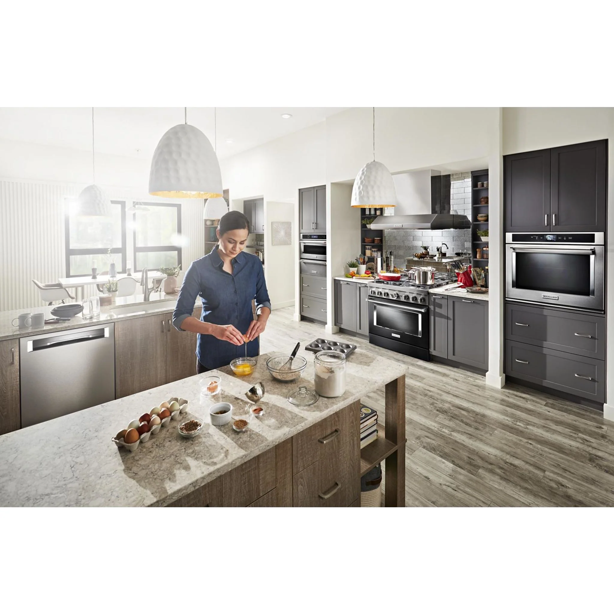 KitchenAid  36'' Smart Commercial-Style Dual Fuel Range with 6 Burners - Imperial Black (KFDC506JBK) - Image 29