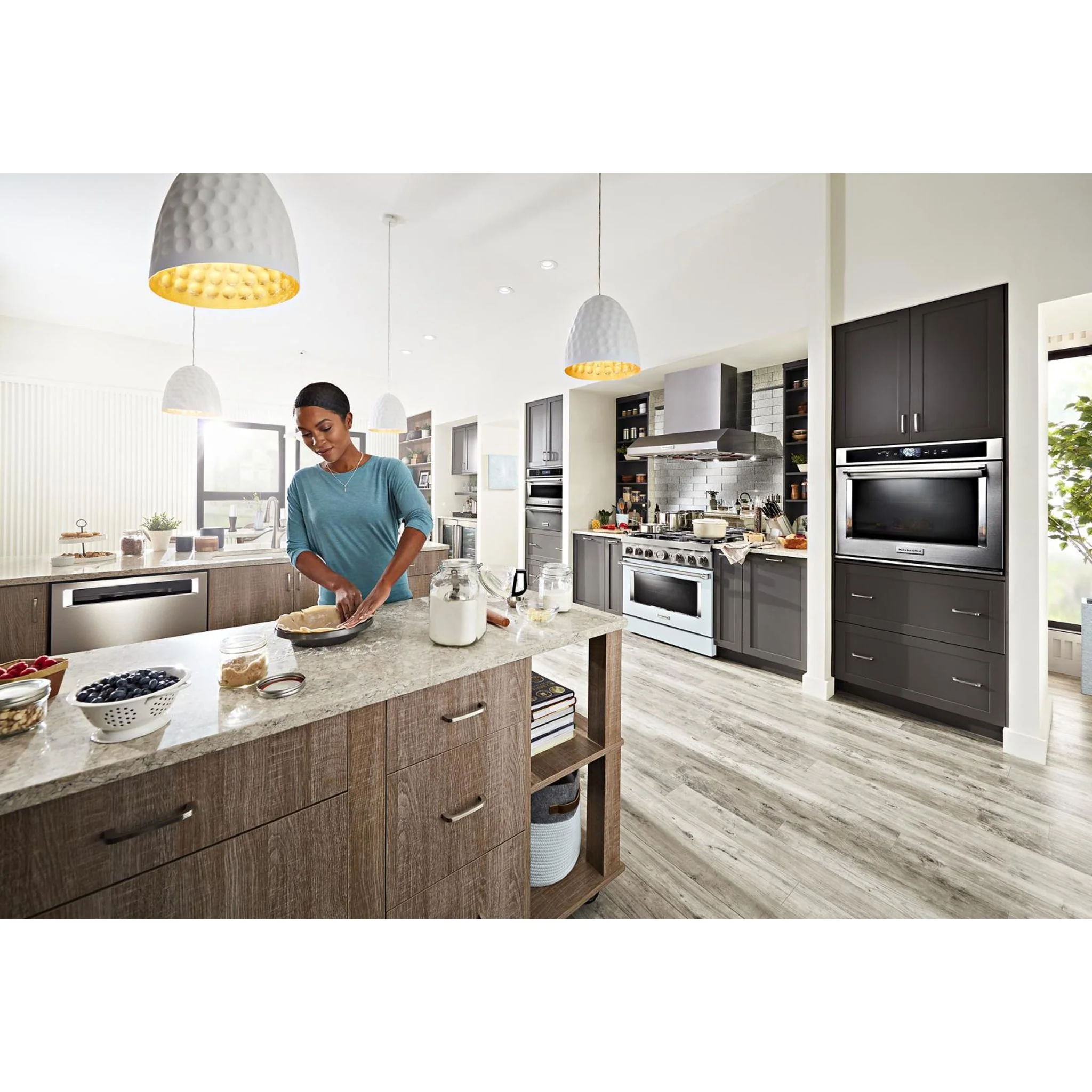 KitchenAid 36'' Smart Commercial-Style Dual Fuel Range with 6 Burners - Misty Blue (KFDC506JMB) - Image 63