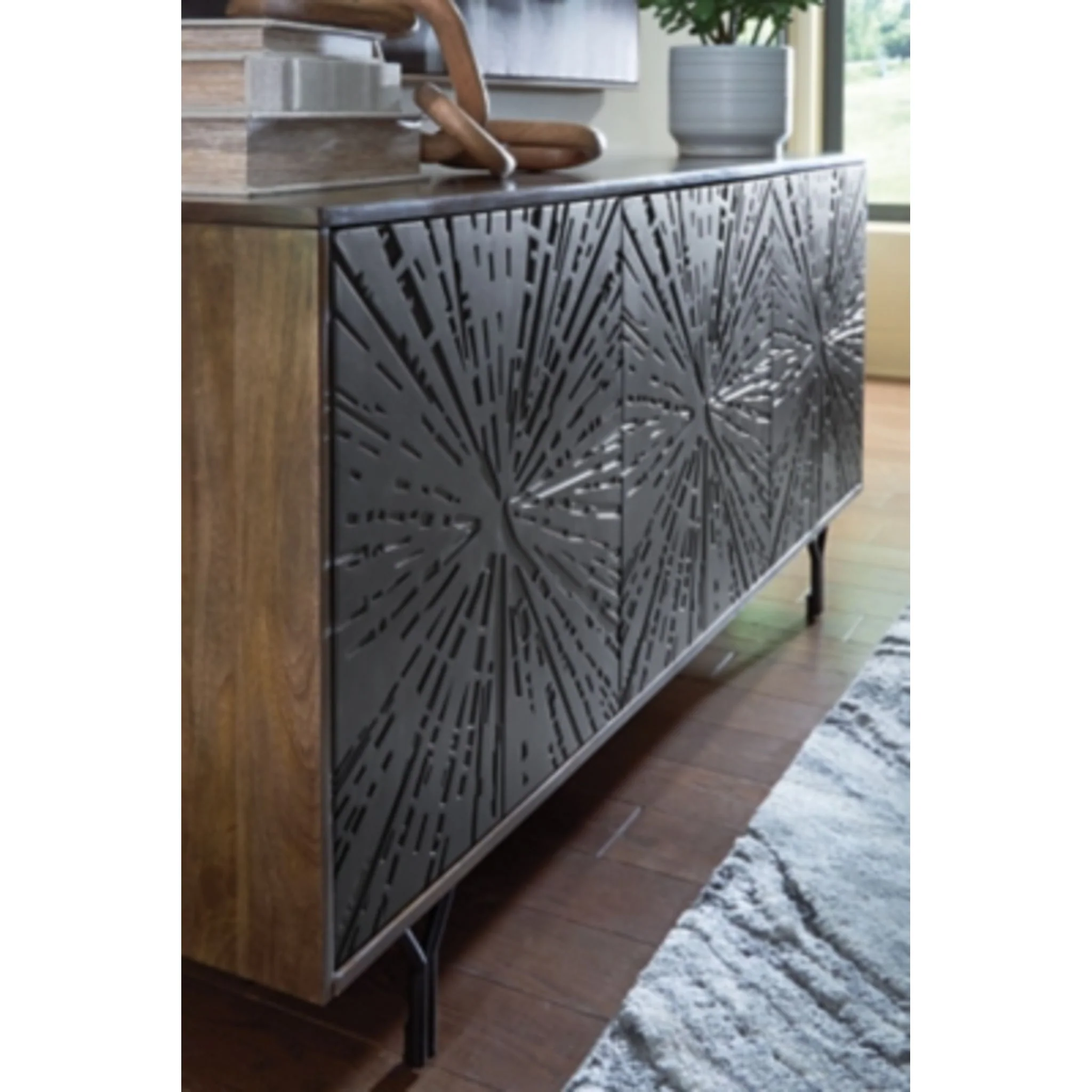 Lavinmont Accent Cabinet - Image 21