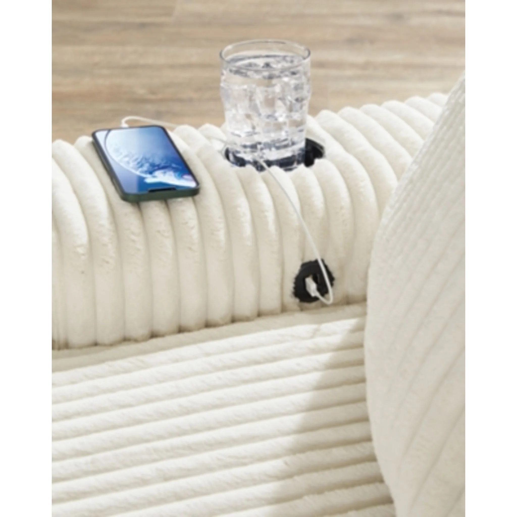 Lindyn Chaise - Image 72