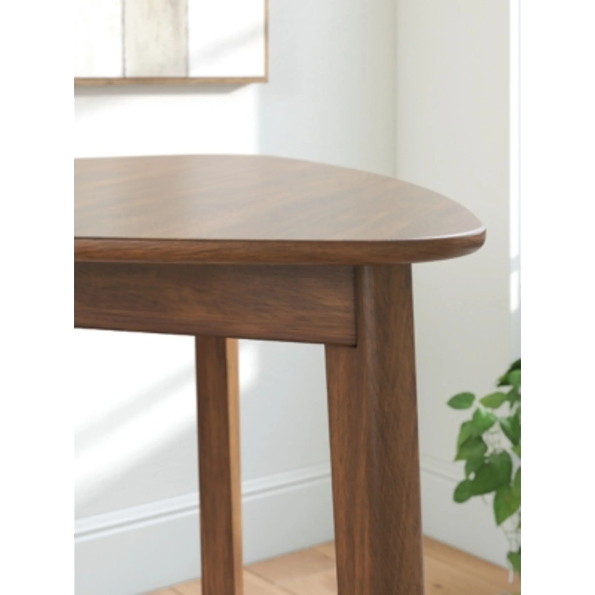 Lyncott Dining Set - Image 13