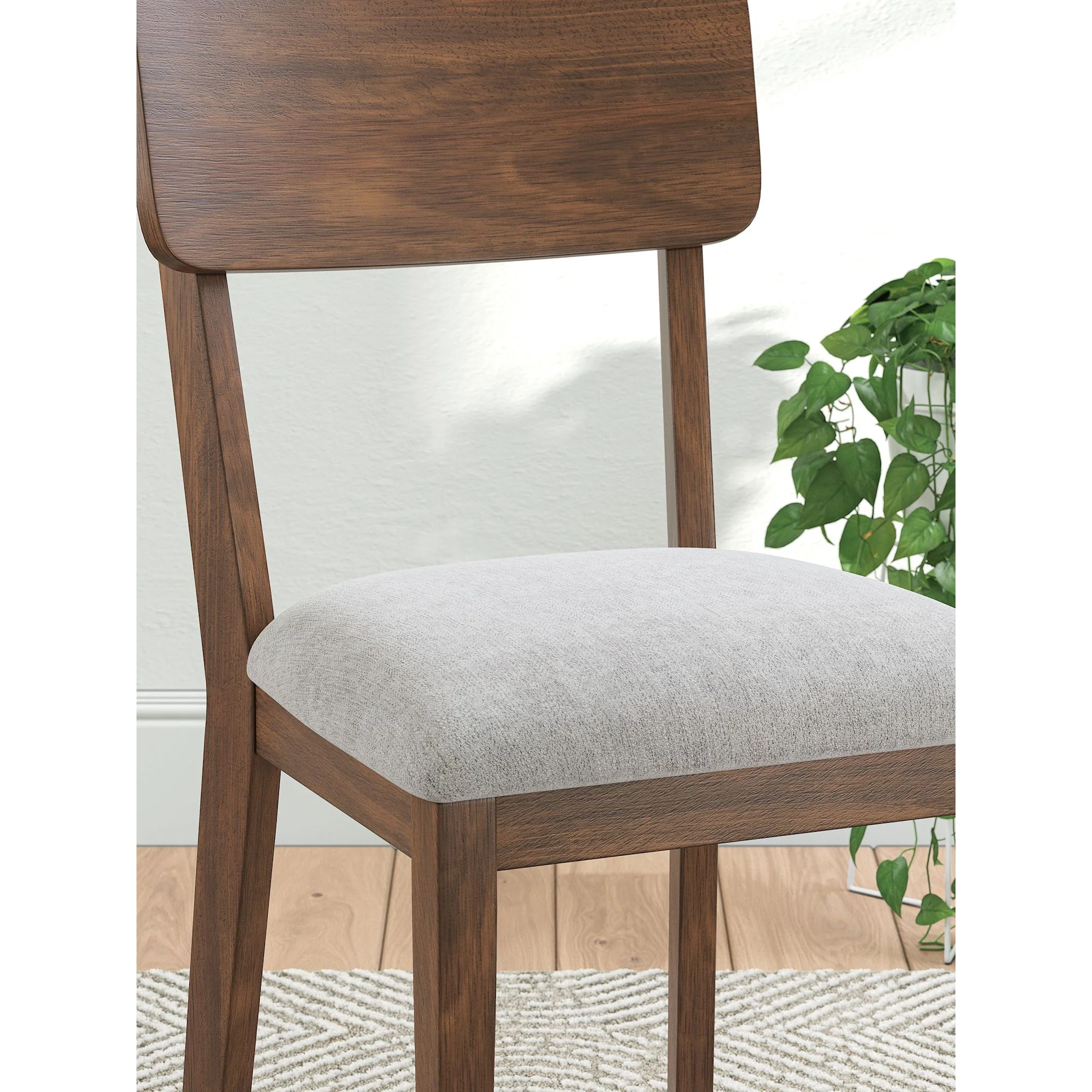 Lyncott Dining Set - Image 14