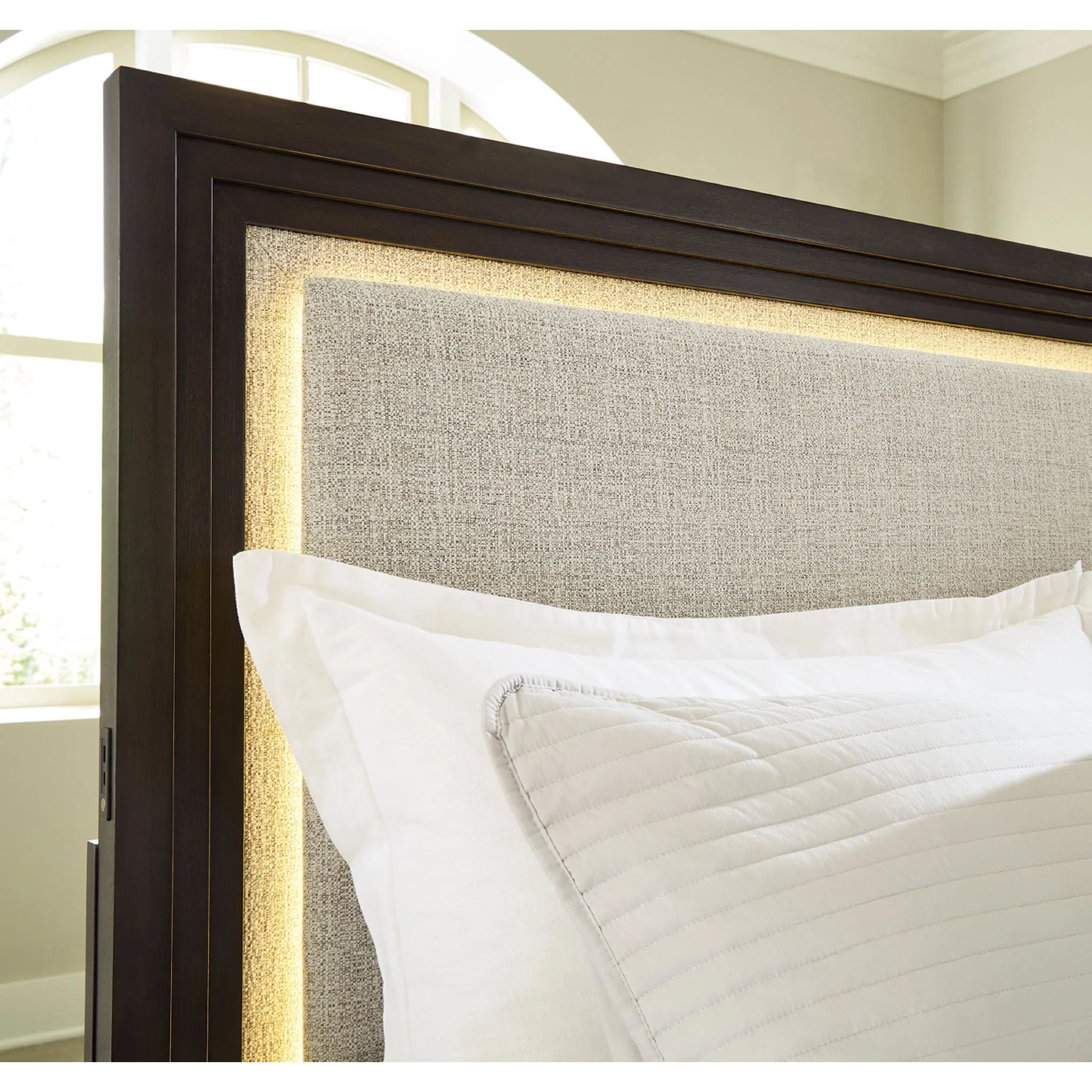 Neymorton Queen Panel Bed - Image 10