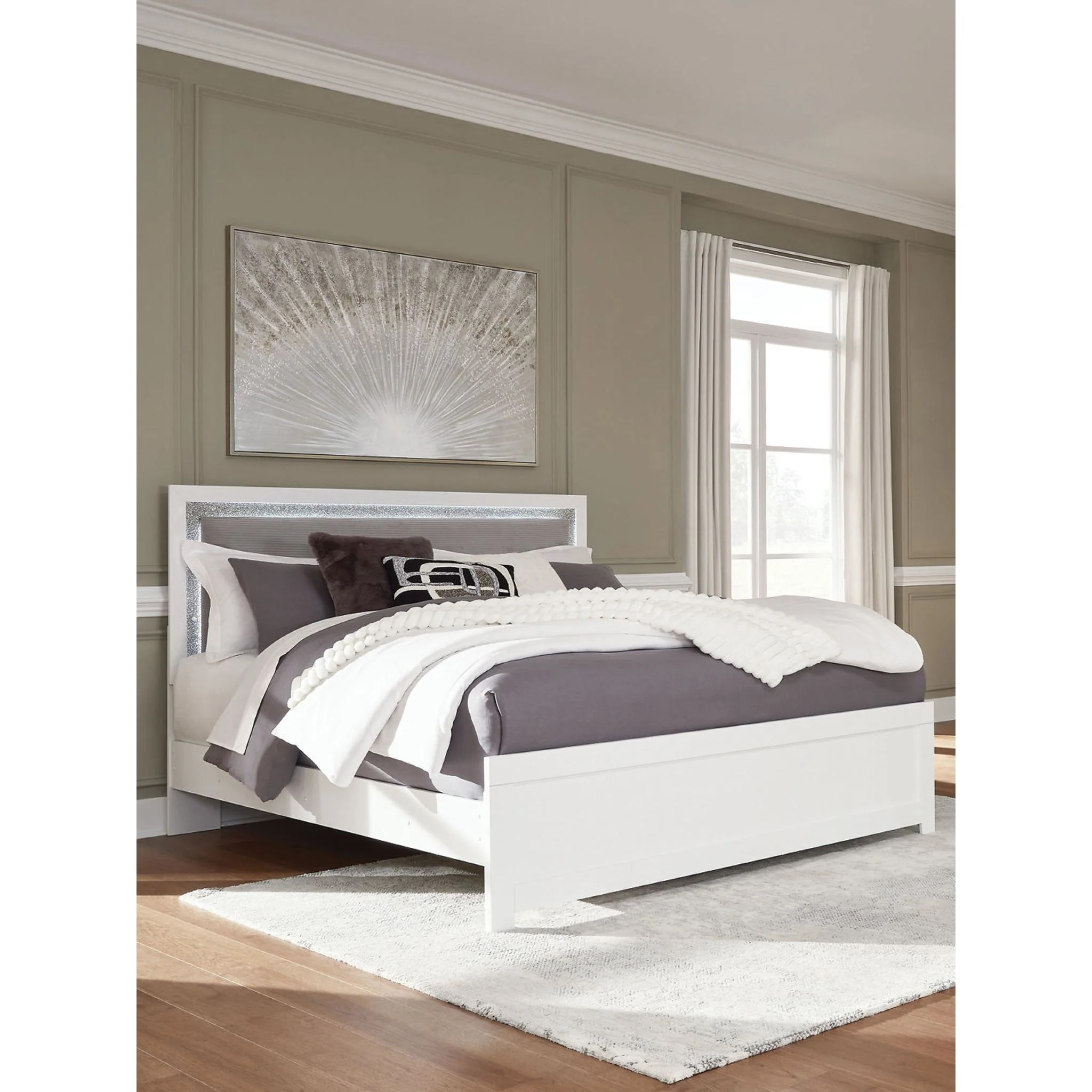 Raechalla King Panel Bed - Image 3