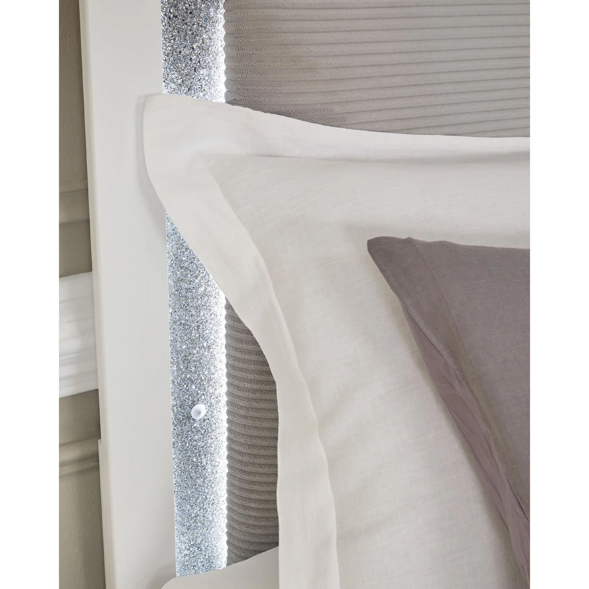 Raechalla King Panel Bed - Image 9