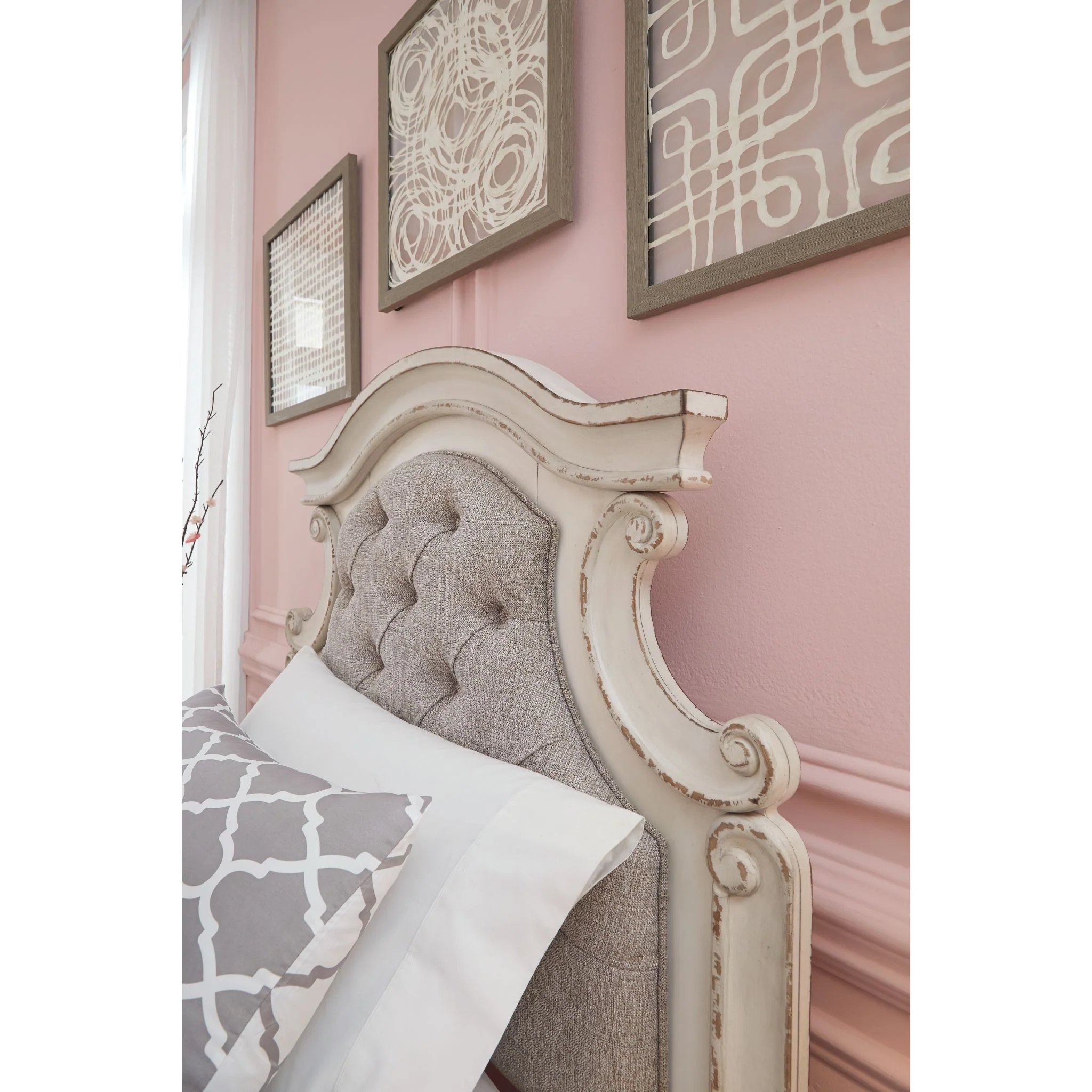 Realyn 3 Piece Panel Bed - Image 3