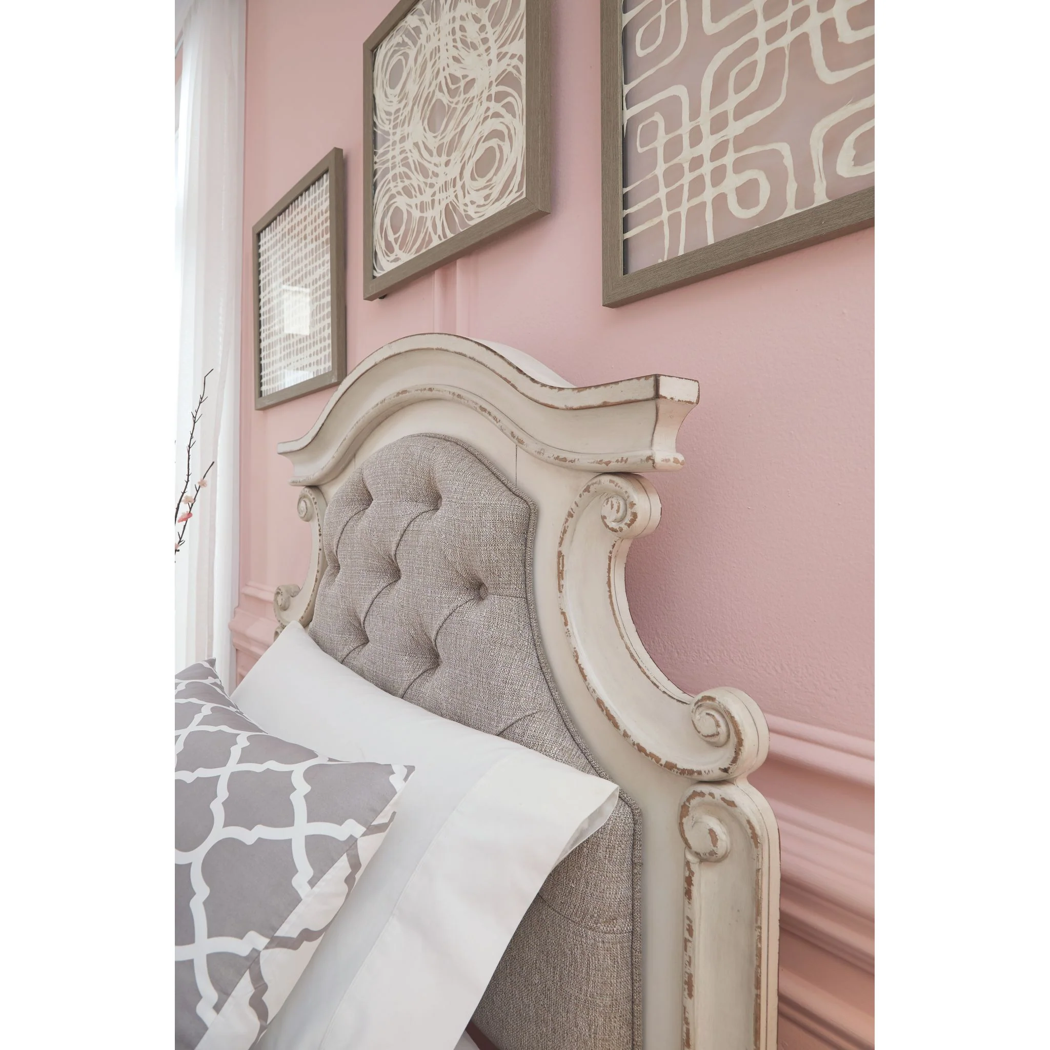 Realyn 3 Piece Panel Bed - Image 3