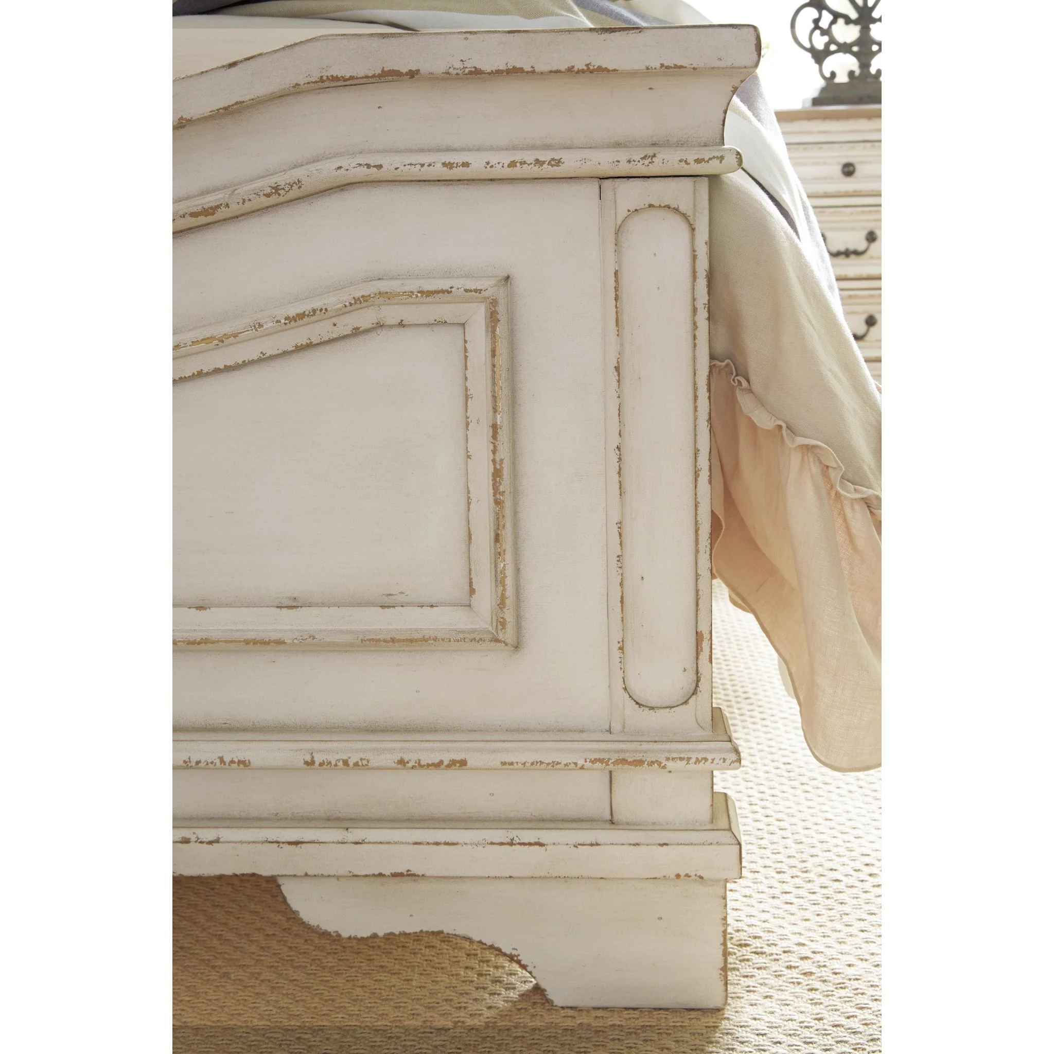 Realyn 5 Piece Panel Bedroom - Image 47