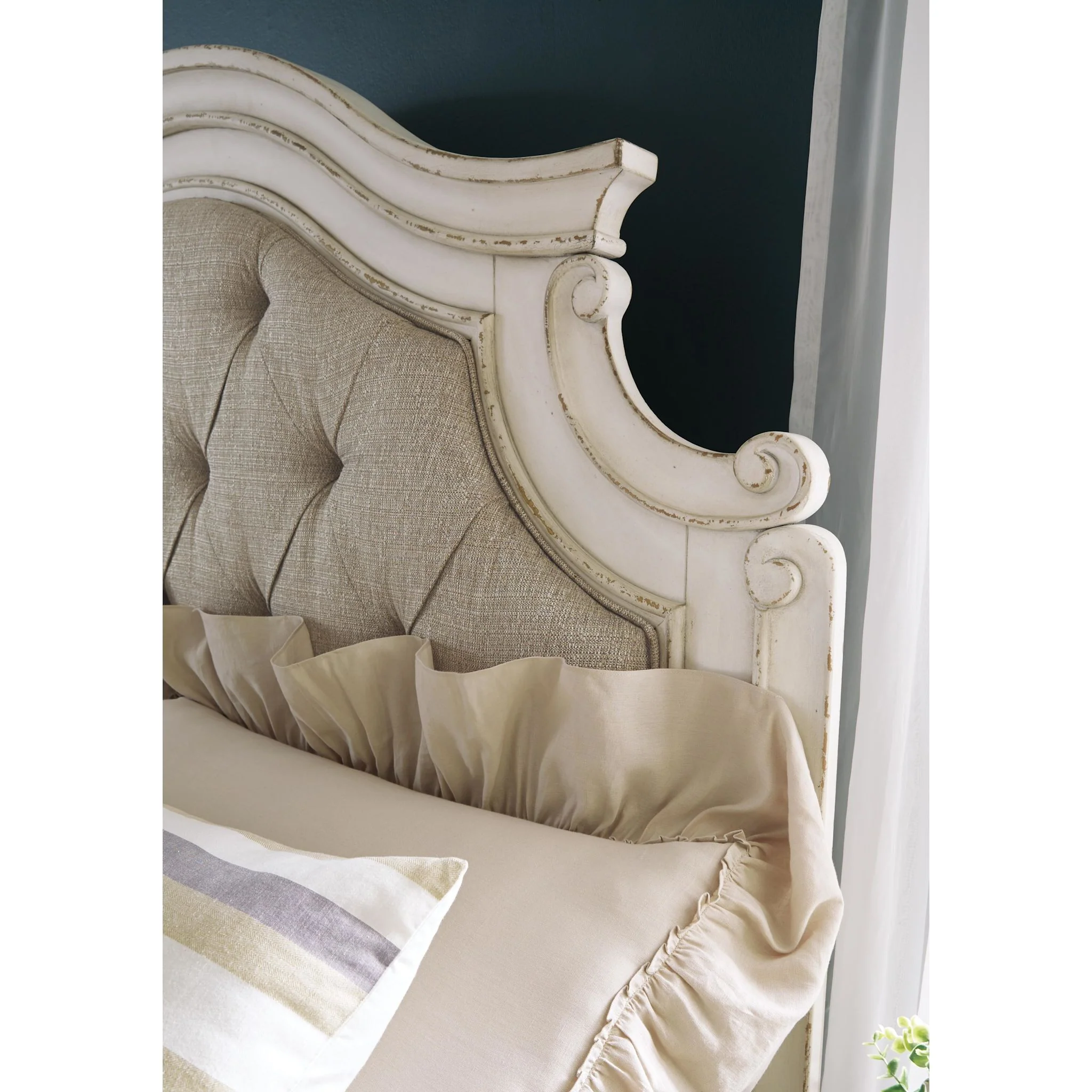 Realyn 5 Piece Panel Bedroom - Image 66