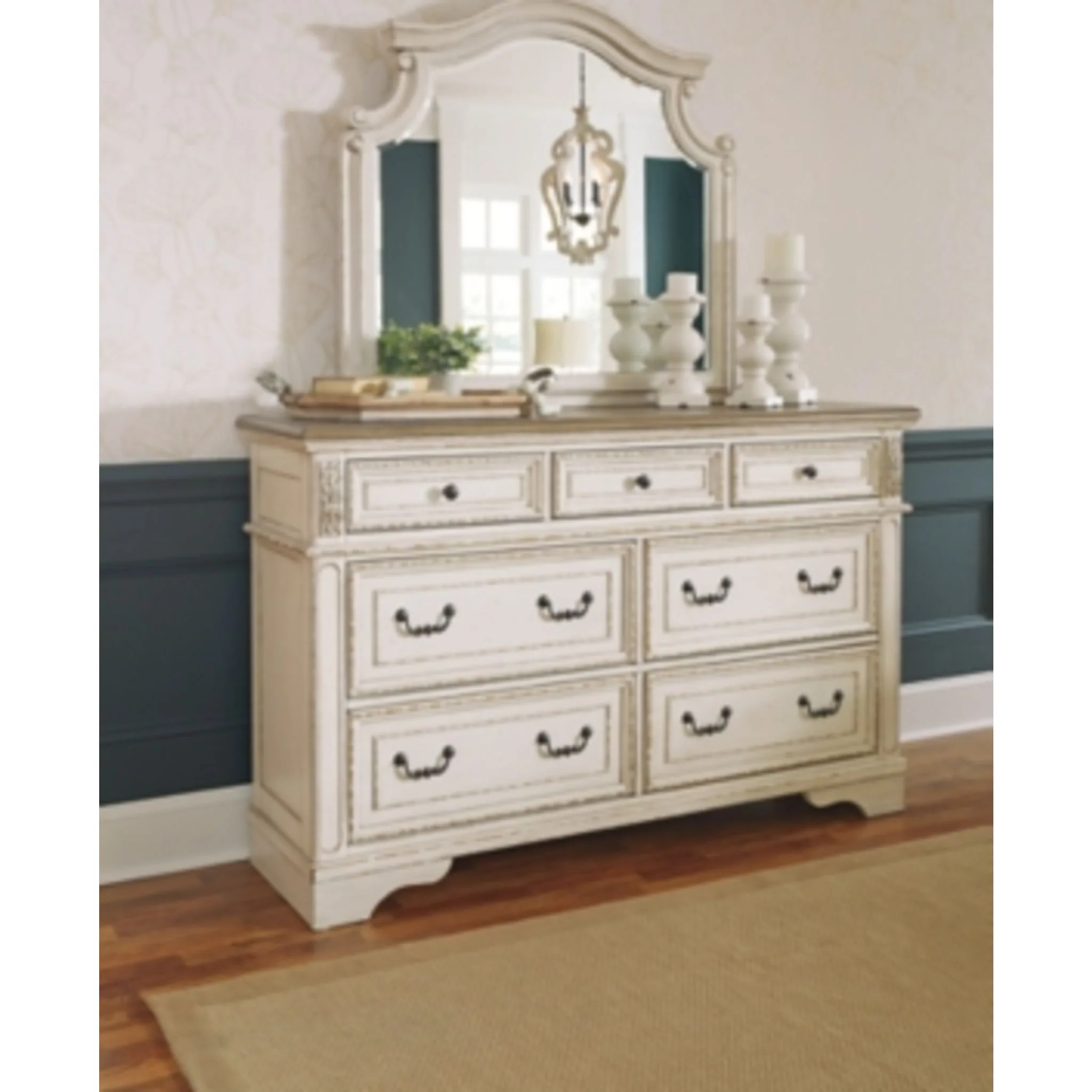 Realyn 5 Piece Sleigh Bedroom - Image 47