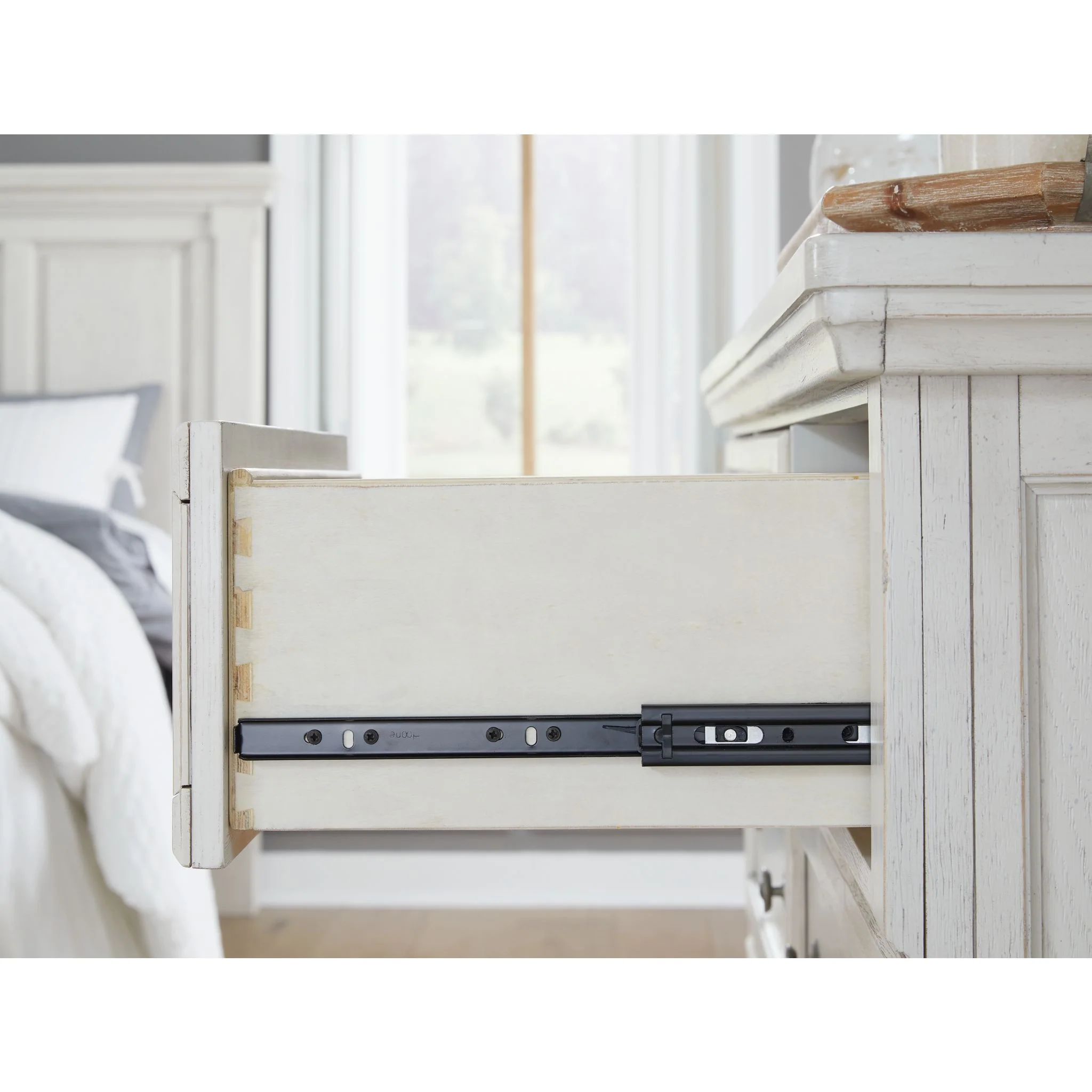 Robbinsdale Nightstand - Image 7