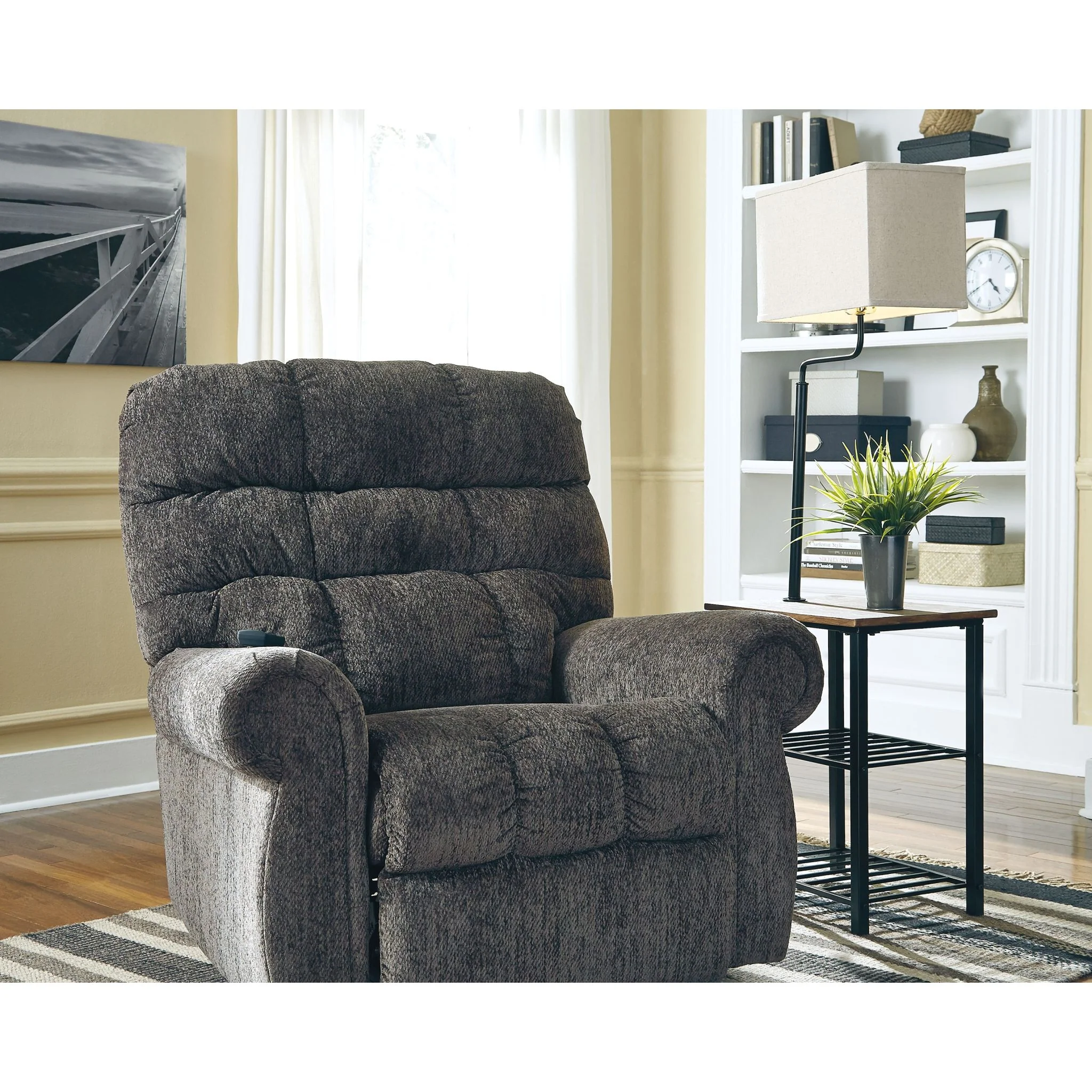 Shianne Floor Lamp - Image 3