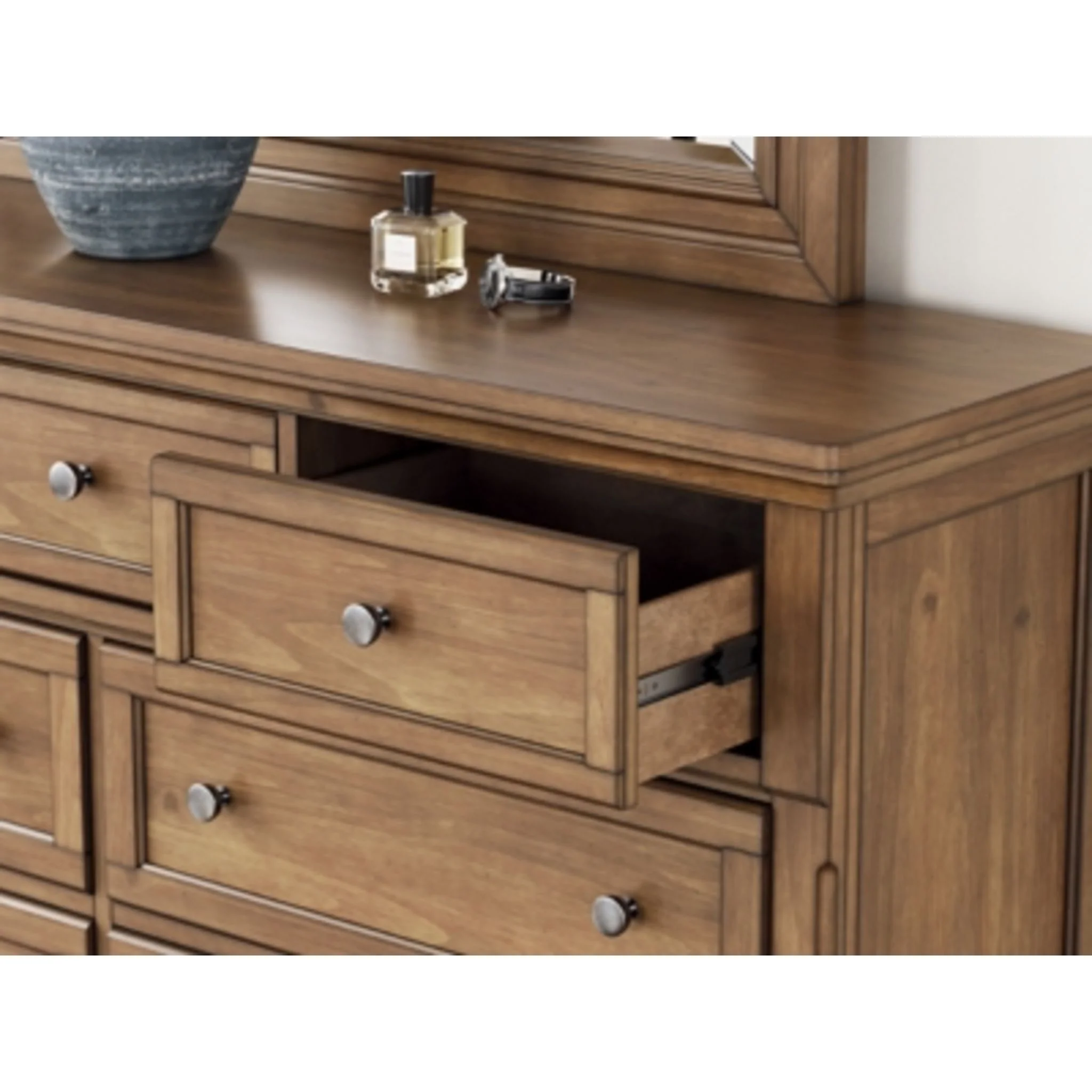 Vandenmore 5 Piece King Panel Bedroom - Image 25