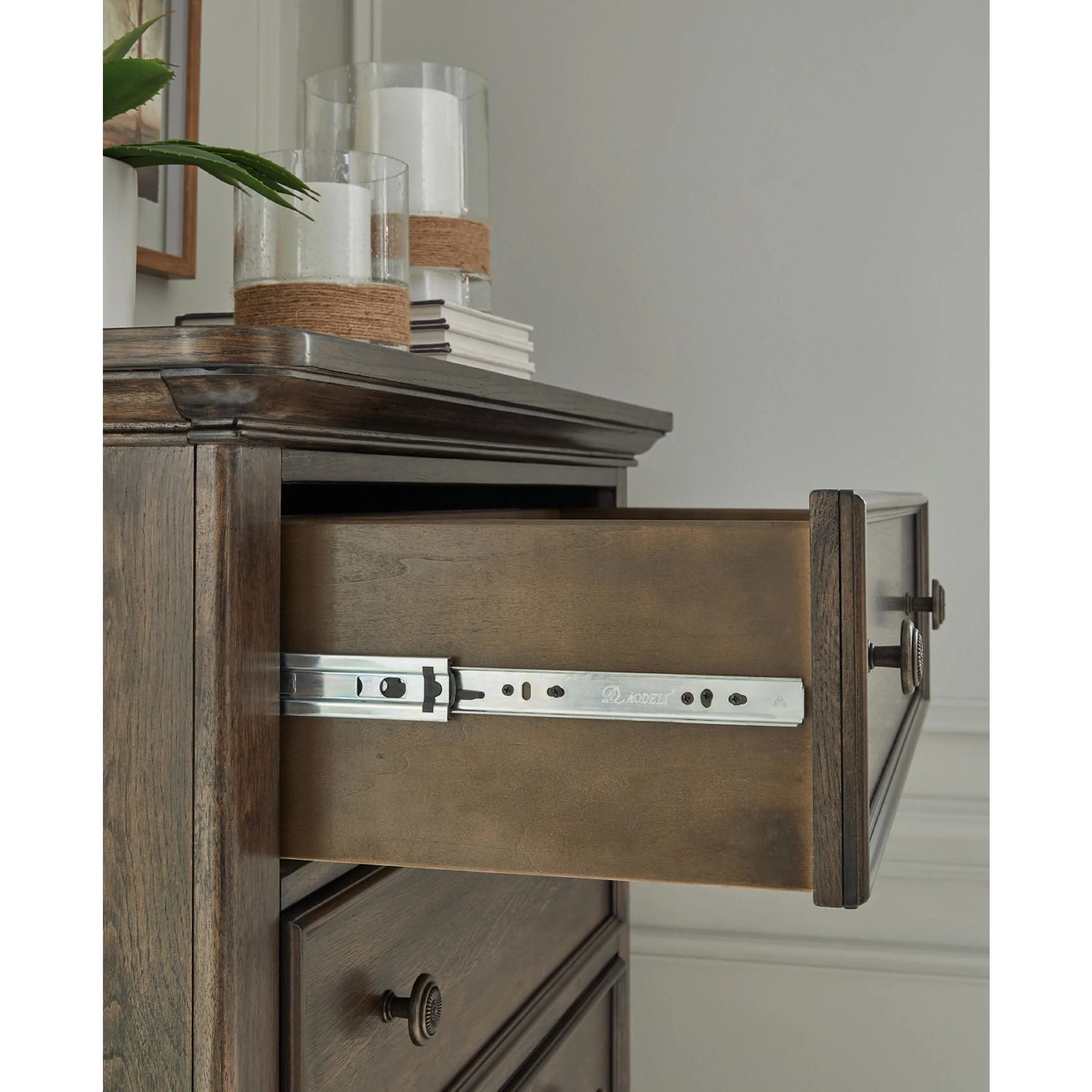 Veramond-Exclusive Dresser and Mirror - Image 7
